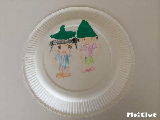 紙皿におひなさまに絵を描いた写真
