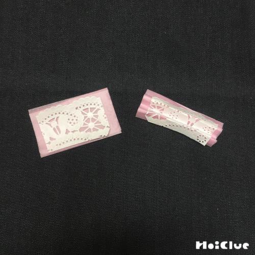 花紙の上にレースペーパーを乗せ蛇腹折りした写真