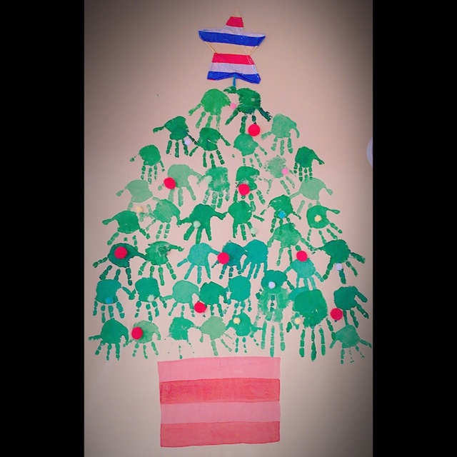 【みんなの投稿】手型アート【クリスマスツリー】 【みんなの投稿】手型アート【クリスマスツリー】