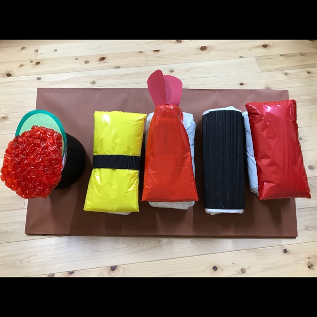 【みんなの投稿】発表会小道具 2歳児お寿司屋さん 【みんなの投稿】発表会小道具 2歳児お寿司屋さん