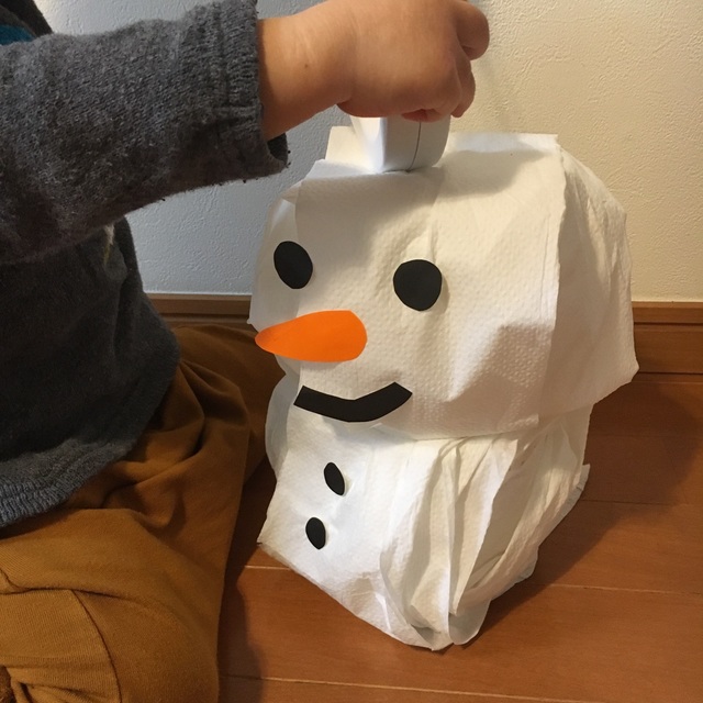 【みんなの投稿】トイレットペーパーで雪だるま 【みんなの投稿】トイレットペーパーで雪だるま
