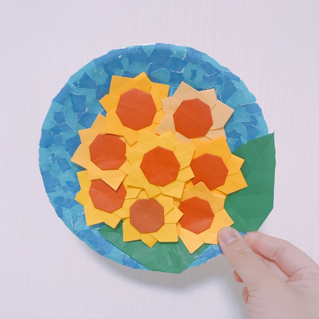 【みんなの投稿】紙皿を使ってオリジナルのお花 【みんなの投稿】紙皿を使ってオリジナルのお花