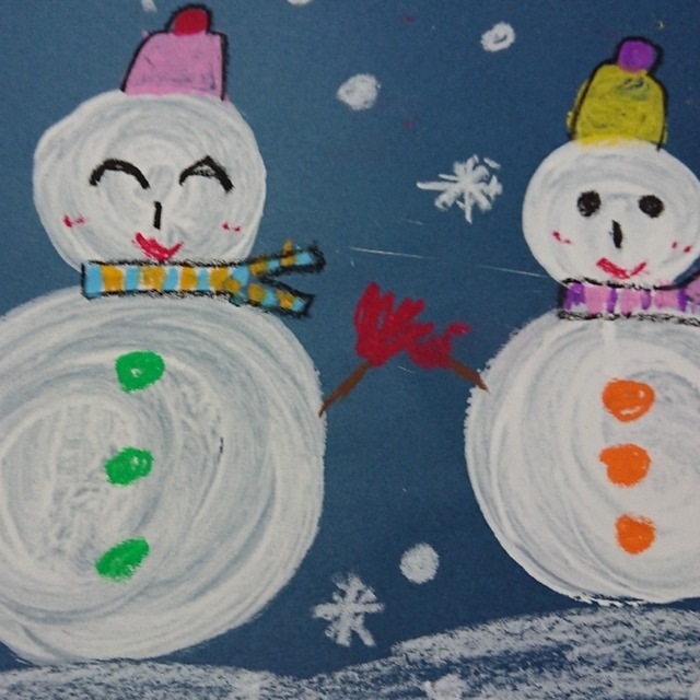 【みんなの投稿】白い絵の具でグルグル丸に塗って雪だるま⛄ 【みんなの投稿】白い絵の具でグルグル丸に塗って雪だるま⛄