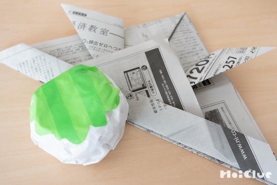 新聞紙兜でレッツトライ!柏餅キャッチゲーム〜素材/新聞紙〜 新聞紙兜でレッツトライ!柏餅キャッチゲーム〜素材/新聞紙〜