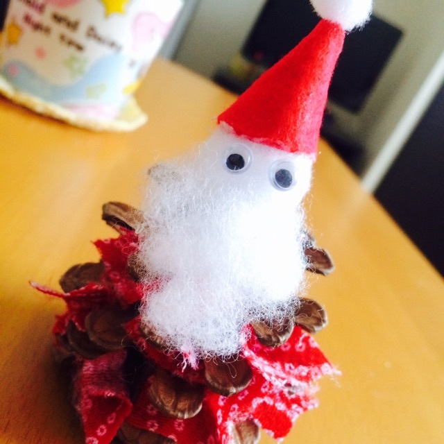 【みんなの投稿】まつぼっくりサンタ