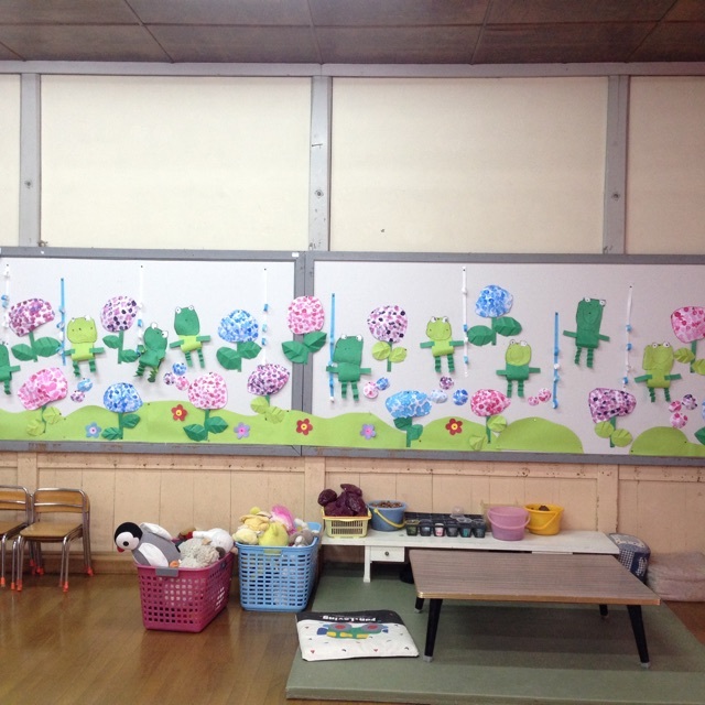 【みんなの投稿】6月壁面　あじさいとカエル