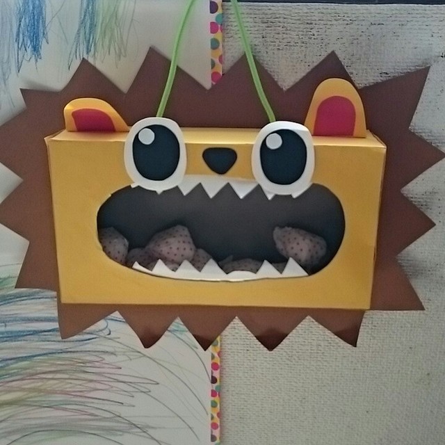 【みんなの投稿】☆ﾃｨｯｼｭの空き箱でお口ｷｬｯﾁ!ﾗｲｵﾝくん☆