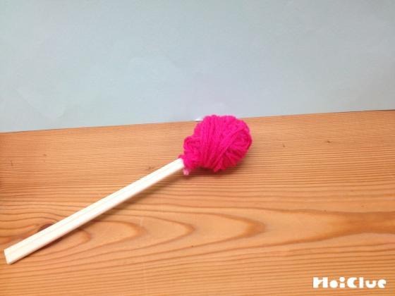 ぐるぐるりんごあめ〜毛糸で簡単製作あそび〜