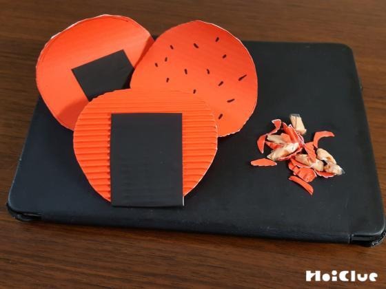 厚紙で簡単おせんべい〜ごっこ遊びも楽しめる手作りおもちゃ〜