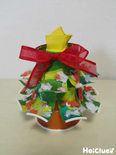 紙コップXmasツリー〜身近なもので楽しむ立体的な製作遊び〜