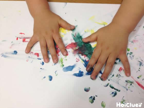 【お絵描き技法】フィンガーペインティングとは？〜乳児さんから幅広い年齢で楽しめるお絵かき遊び〜