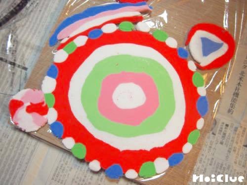 むぎゅっ！足ふみ粘土〜ふしぎな模様と形の粘土遊び〜