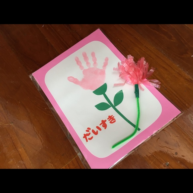 【みんなの投稿】母の日製作(手形)