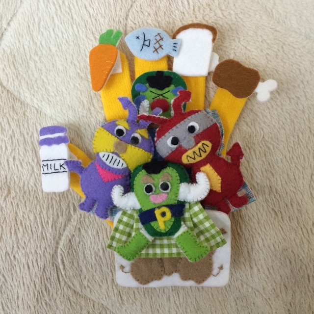 【みんなの投稿】手袋シアターグリーンマントのピーマンマン