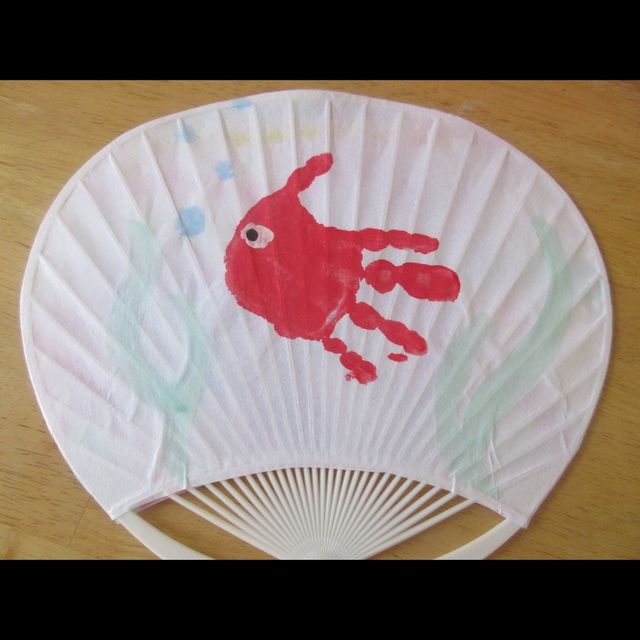 【みんなの投稿】手形金魚うちわ