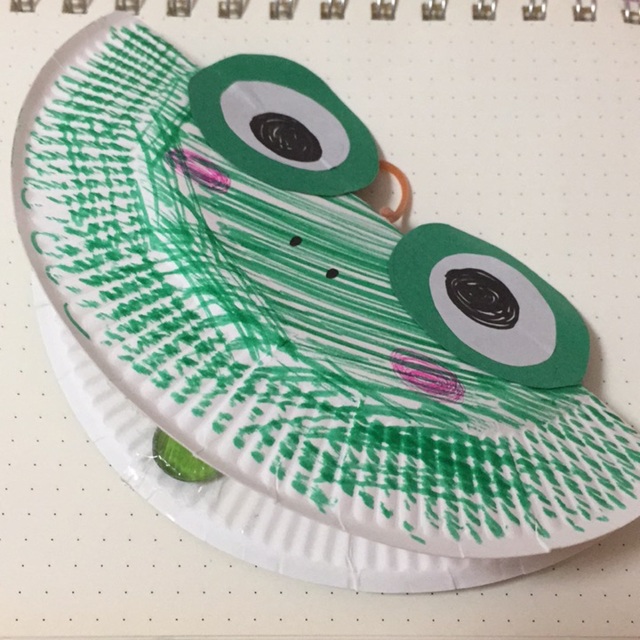 【みんなの投稿】【紙皿かえるカスタネット】