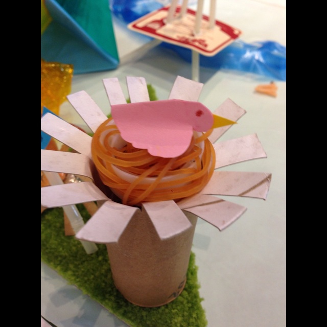 【みんなの投稿】鳥の巣で休む小鳥さん