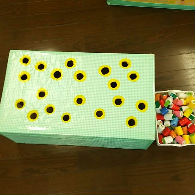 【みんなの投稿】ぽっとん落とし 0、1歳児