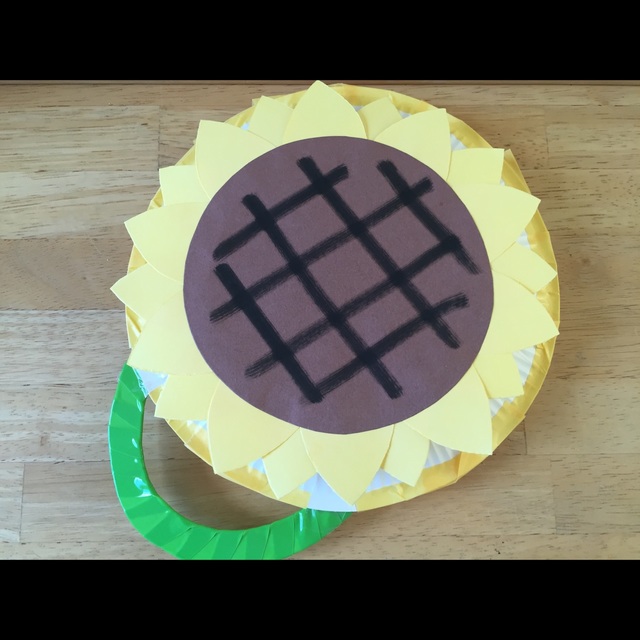 【みんなの投稿】紙皿のひまわり手持ち太鼓