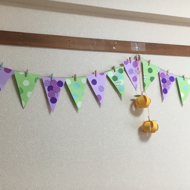 【みんなの投稿】9月のガーランド壁面ぶどう と なし