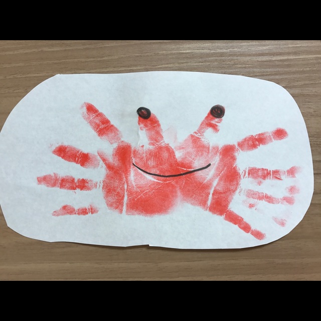 【みんなの投稿】手形でカニ