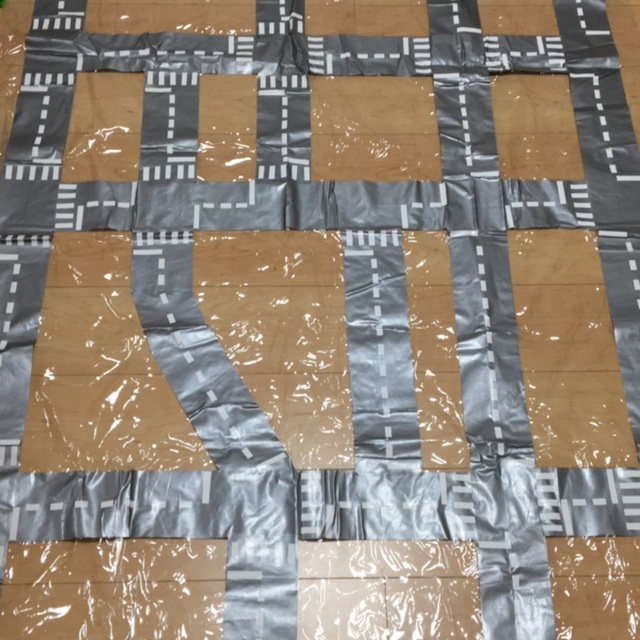 【みんなの投稿】電車や車遊び使えるシートです^^