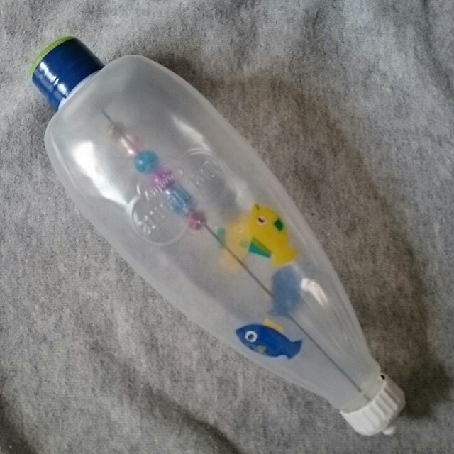 【みんなの投稿】〈空き容器のガラガラ〉