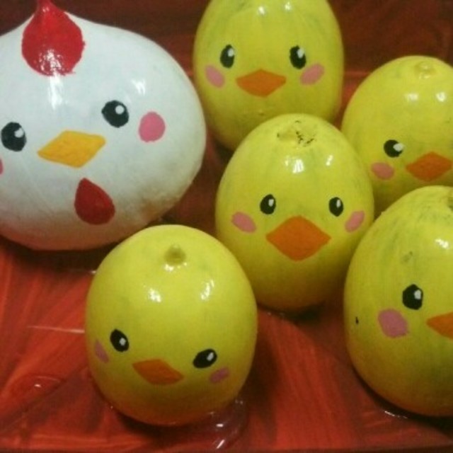 【みんなの投稿】✩ニワトリとヒヨコの親子✩