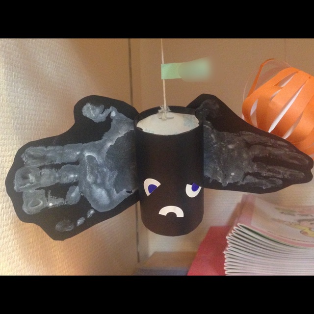【みんなの投稿】０歳児〜ハロウィンの製作(コウモリ)