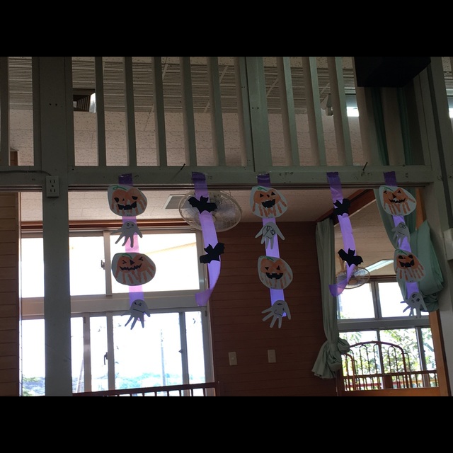 【みんなの投稿】２歳児(手形)ハロウィン飾り