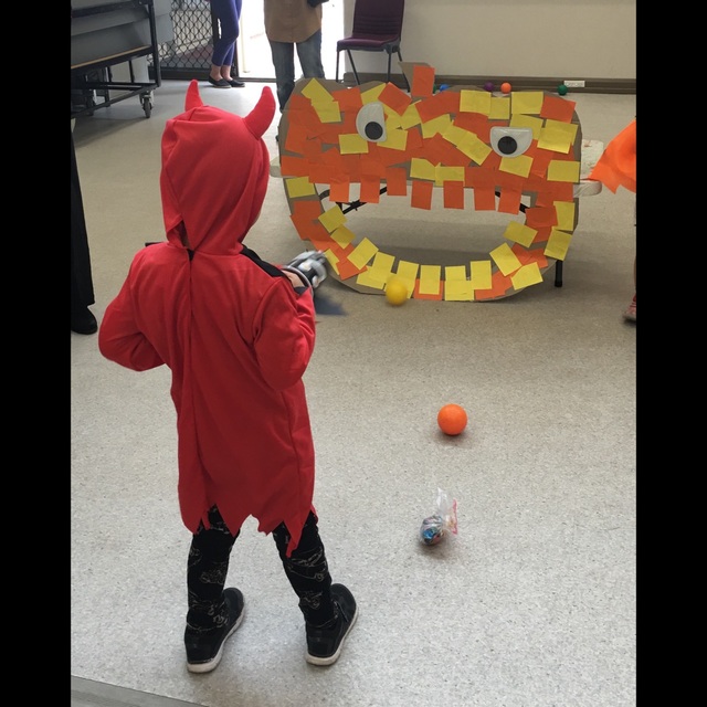 【みんなの投稿】ハロウィンの ボール投げゲーム