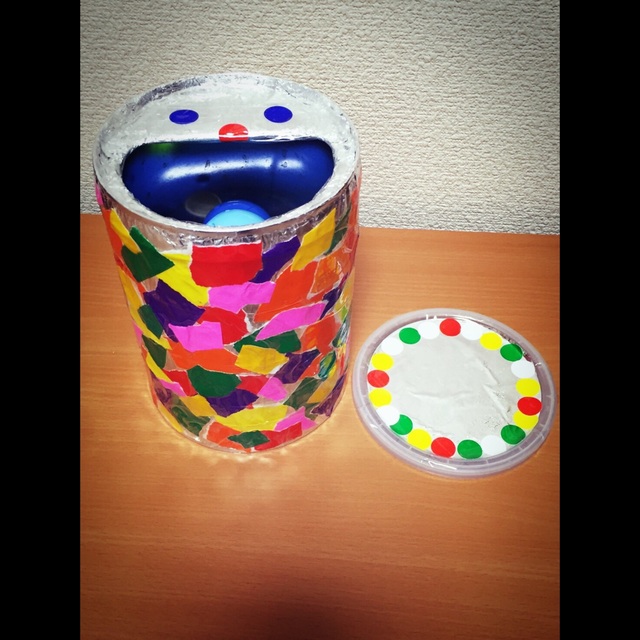 【みんなの投稿】【知育、手先遊びしながら、ミルク缶再利用】