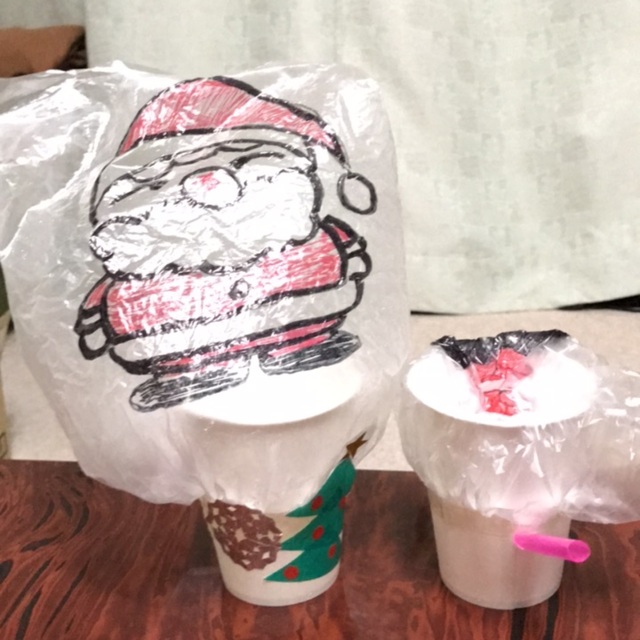 【みんなの投稿】【サンタさんが紙コップからこんにちは】