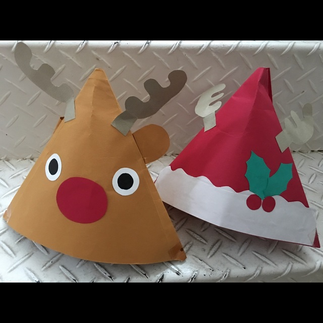 【みんなの投稿】【色画用紙のクリスマス帽子】