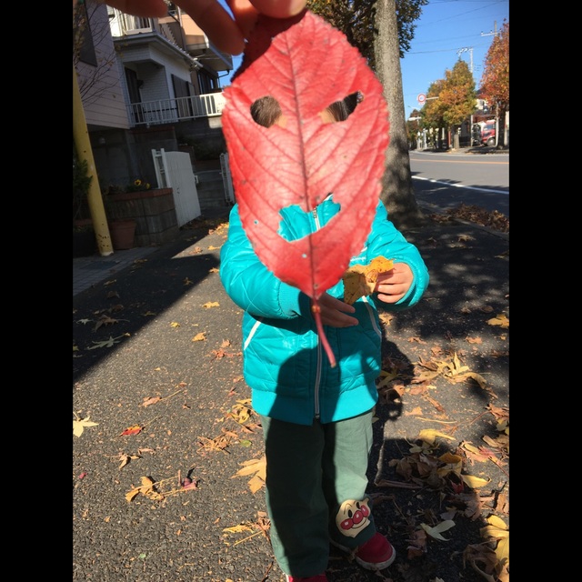 【みんなの投稿】落ち葉をお面に！