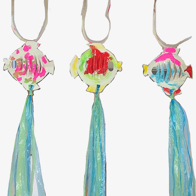 【みんなの投稿】【紙皿1枚！ゆらゆらお魚さん】