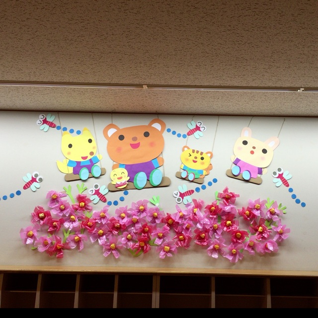 【みんなの投稿】【9、10月玄関壁面】・コスモス・とんぼ