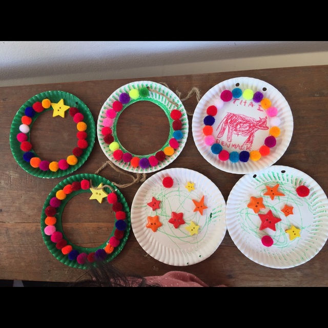 【みんなの投稿】<紙皿のクリスマスリース>