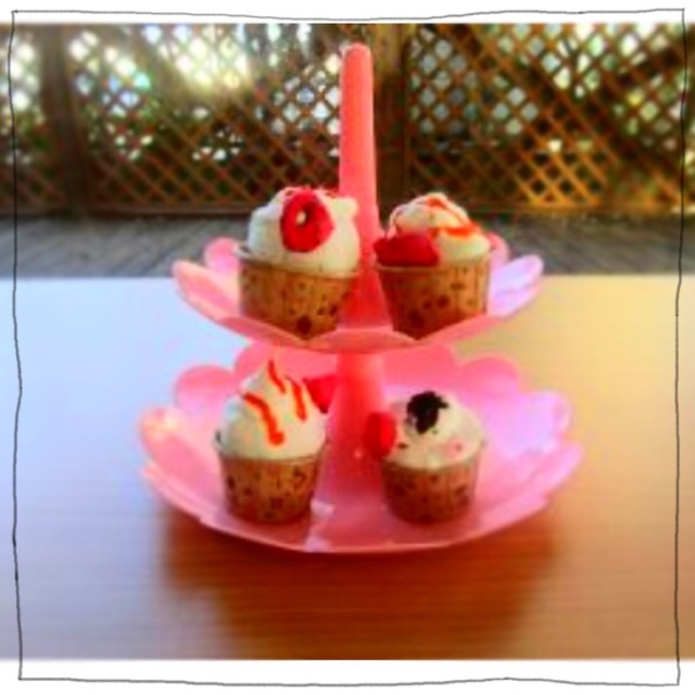 【みんなの投稿】紙粘土 でカップケーキ