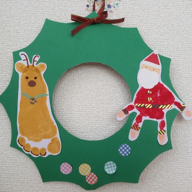 【みんなの投稿】クリスマス0歳児手型・足型スタンプ