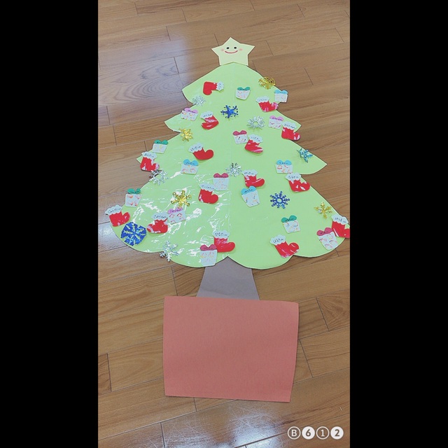 【みんなの投稿】12月の壁面 ◎クリスマスツリー