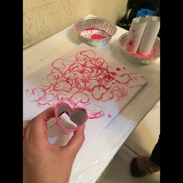 【みんなの投稿】トイレットペーパーの芯でスタンプ遊び