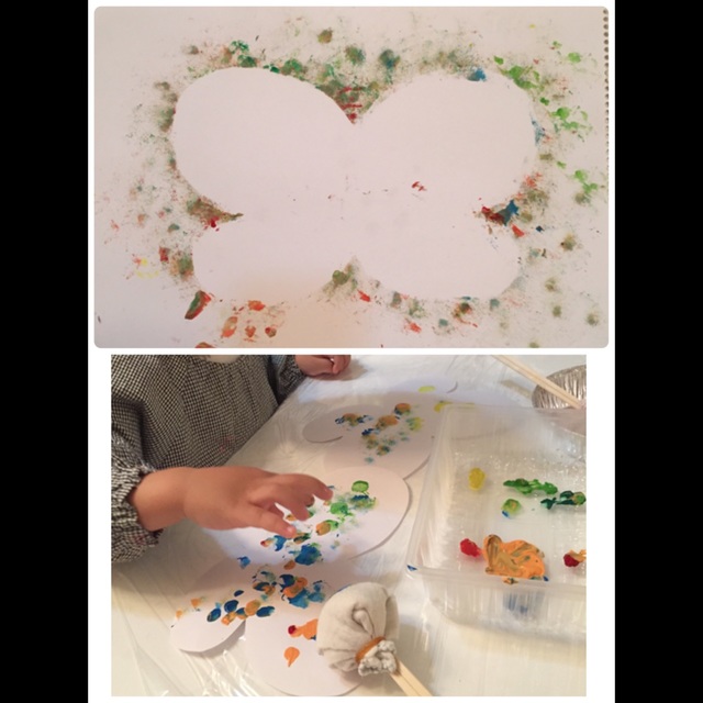 【みんなの投稿】蝶々型の台紙に指でスタンプ