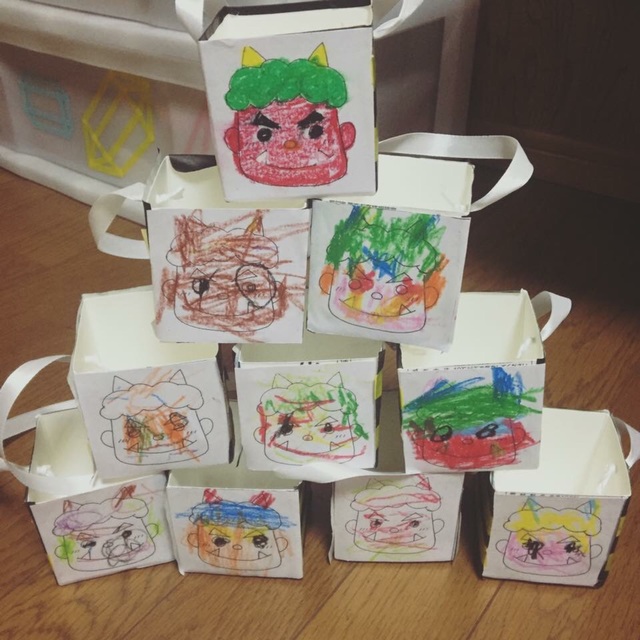 【みんなの投稿】豆入れ2歳児