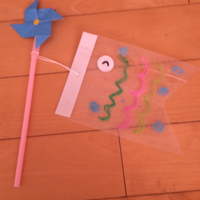 【みんなの投稿】2歳児 クリアファイルのこいのぼり