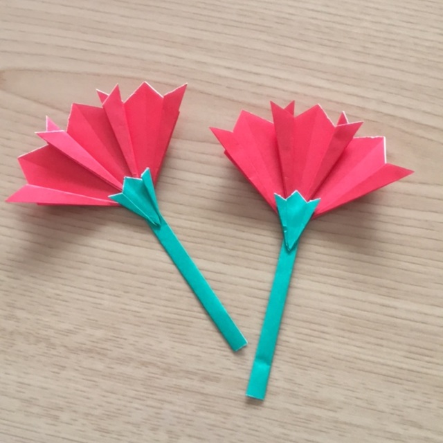【みんなの投稿】「母の日」カーネーション折り紙