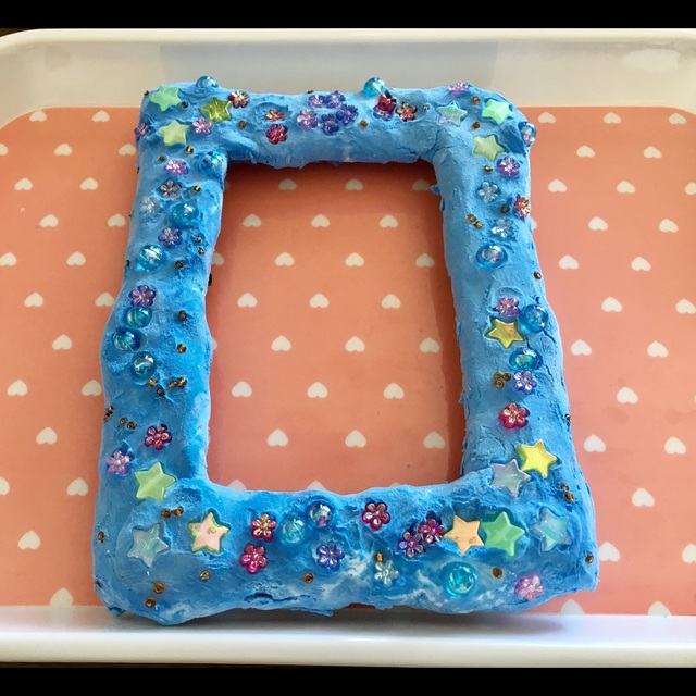 【みんなの投稿】[紙粘土とビーズの写真立て]