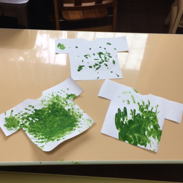 【みんなの投稿】「絵の具まぜまぜTシャツだよ〜」