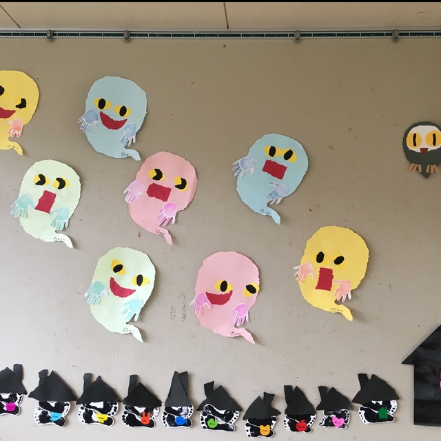 【みんなの投稿】２歳児 8月 壁面<おばけ>