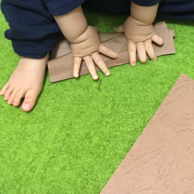 【みんなの投稿】折り紙くるくる〜#1歳